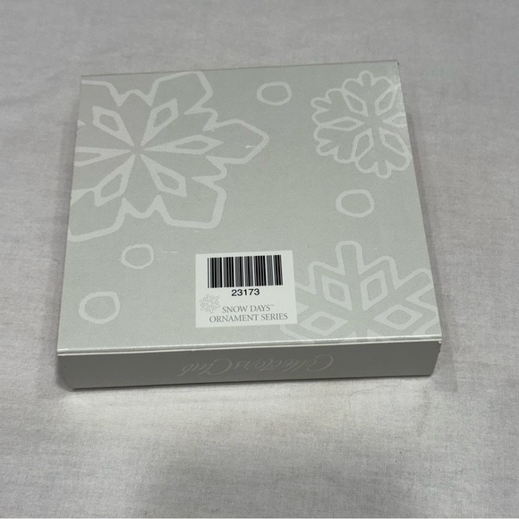 2005 Longaberger Collectors Club Snow Days by Rose White Ceramic Ornament - Picture 6 of 6